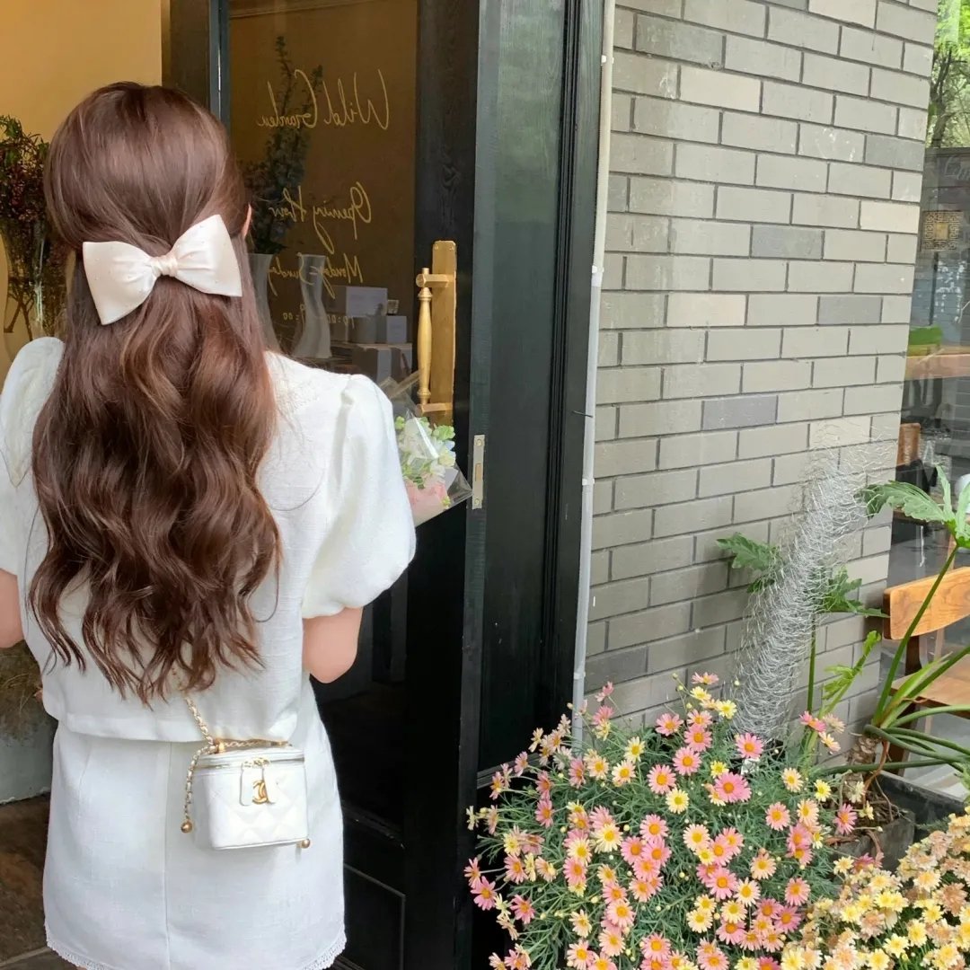 校服的裙摆